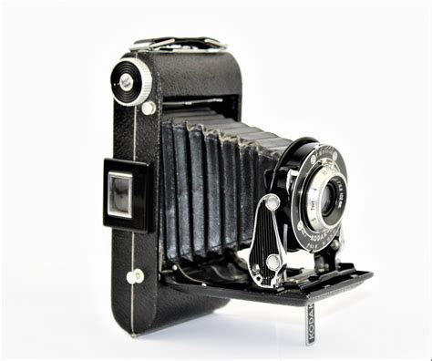 Vintage Camera / 1930s Eastman Kodak Camera / Kodak Senior Six-20 | Vintage camera, Kodak camera ...