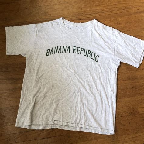 Banana Republic Men's T-shirt | Depop