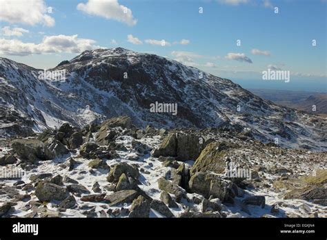 Scafell Pike winter. Scafell pike in snow from Great End English lake district cumbria Stock ...