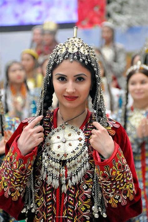 TÜRKMENLERDE TAKI GELENEĞİ... | Costumes around the world, Traditional dresses, Traditional outfits