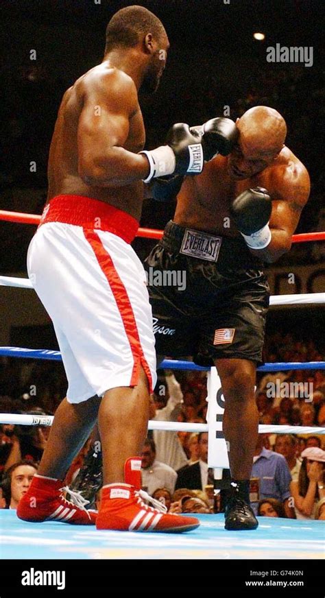 Danny williams v mike tyson heavyweight contest hi-res stock photography and images - Alamy