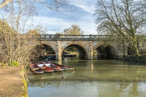 Magdalen Bridge photo spot, Oxford