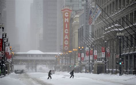 Winter Wonderland: HD Snowy Cityscape Wallpaper