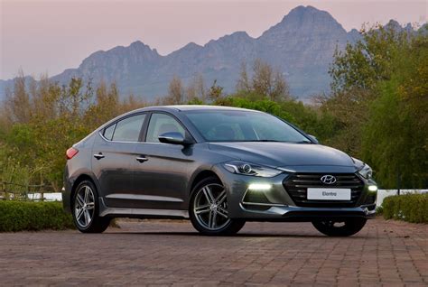 Top 3 Hyundai Elantra features that stand out from the competition - Buying a Car - AutoTrader