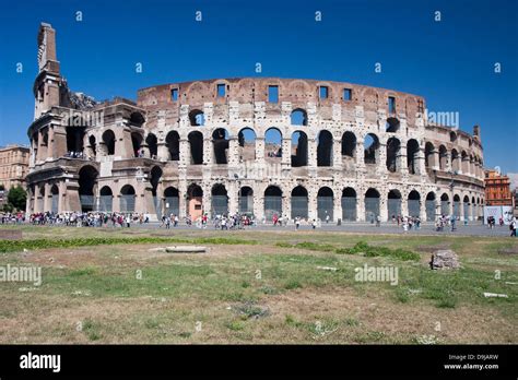 Colosseum gladiator battle hi-res stock photography and images - Alamy