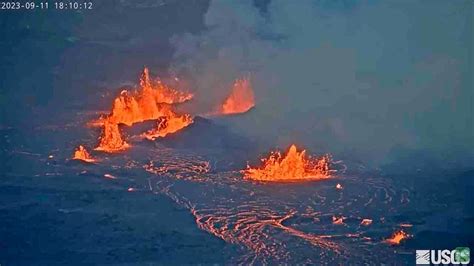 Hawaii’s Kilauea volcano spews lava fountains as lake of molten rock ...