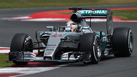 Lewis Hamilton (Mercedes) remporte la course devant Nico Rosberg ...