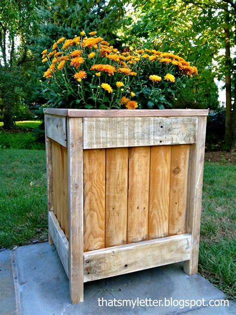 32 Best DIY Pallet and Wood Planter Box Ideas and Designs for 2021