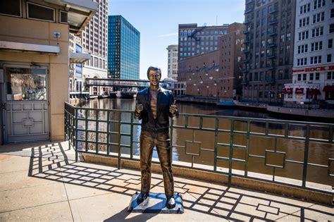 Milwaukee RiverWalk Reviews | U.S. News Travel