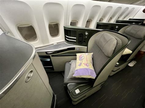 EVA Air Business Class Review on the 777, Chicago to Taipei