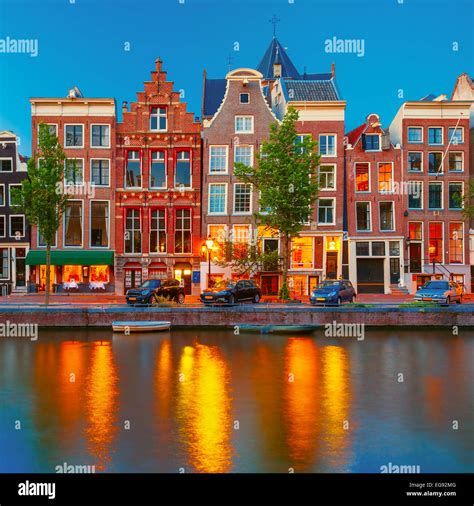 Canal amsterdam night hi-res stock photography and images - Alamy