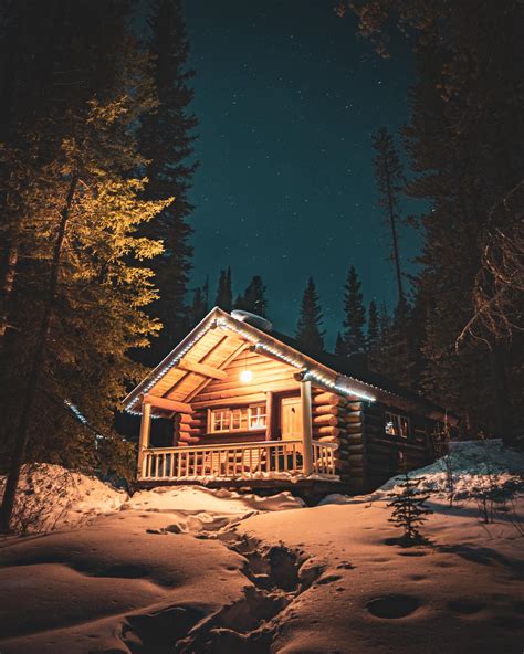 This cabin I stayed at in Banff National Park, Canada : CozyPlaces