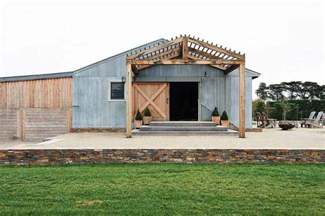 Thinking outside the box: Modern barn conversion in Australia | Barn style house, Barn house ...