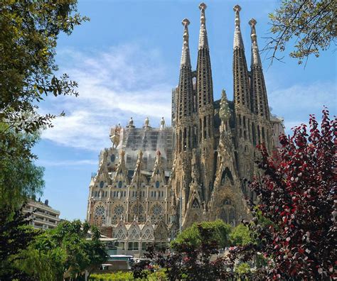 Sagrada Familia & Its Towers - Understanding Antoni Gaudi's Architecture