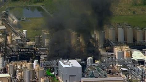 Huge explosion and fire rocks Texas chemical plant; at least one person killed - ABC News