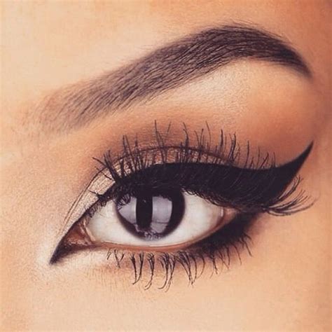 7 Useful Tips For Applying Liquid Eyeliner for Beginners - Her Style Code