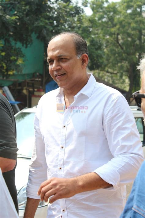 Ashutosh Gowariker attend Chautha Of Lekh Tandon on 17th Oct 2017 / Ashutosh Gowarikar ...