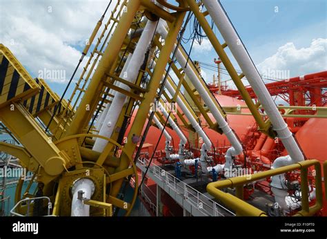 Loading arm, pipe line transporting gas to LNG Tanker Stock Photo - Alamy