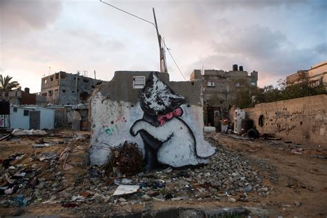 IN PICTURES: Displaced Families living behind Banksy Kitten graffiti | Middle East Eye