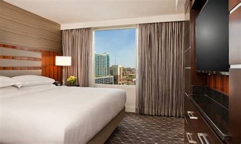 Hotel rooms and suites at Downtown Nashville Hilton