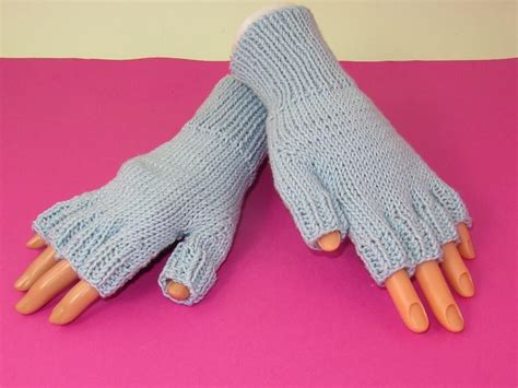 Simple Short Finger Gloves Knitting pattern by madmonkeyknits | Fingerless gloves knitted ...