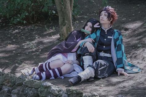 Tanjiro y Nezuko toman un descanso frente al río con este cosplay | TierraGamer: noticias y ...