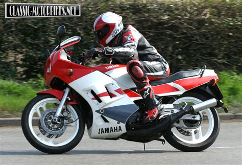 Yamaha RD350R YPVS Road Test - Classic Motorbikes