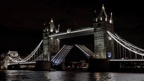 Panoramic night view of iconic landmark famous illuminated Tower Bridge ...