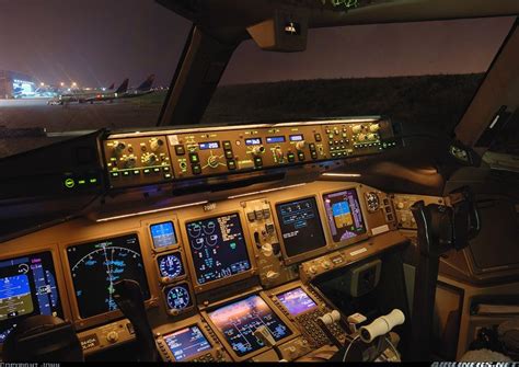 Photos: Boeing 777-232/ER Aircraft Pictures | Boeing 777, Cockpit, Boeing