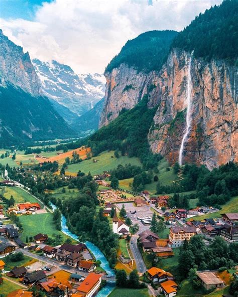 Sun-drenched views of the Lauterbrunnen Valley 😍 It's about time to plan that dream spring ...