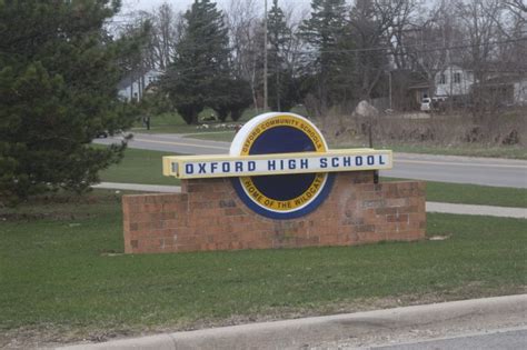 Oxford High School closed after bomb threat – The Oakland Press