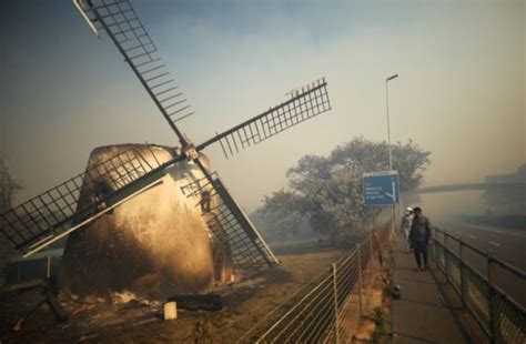 Cape Town's fire outbreak 'out of control' | Fakaza News