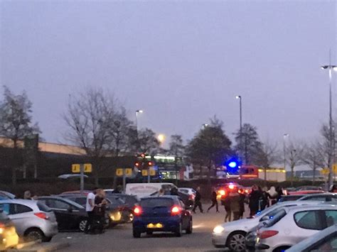 BREAKING: Cribbs Causeway Mall evacuated: Thousands of Christmas shoppers told to leave as ...