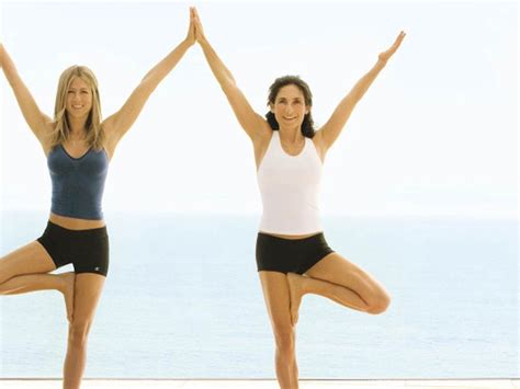 Jennifer Aniston's Yoga Moves for Flat Abs | SELF