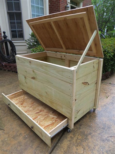 The Project Lady: DIY Wooden Storage Bin - Animal Feed