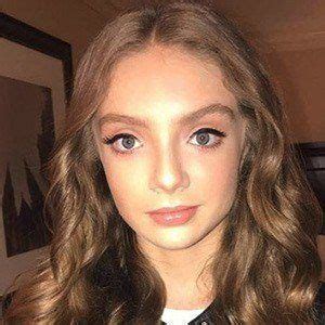 Sarah Hunt - Age, Family, Bio | Famous Birthdays