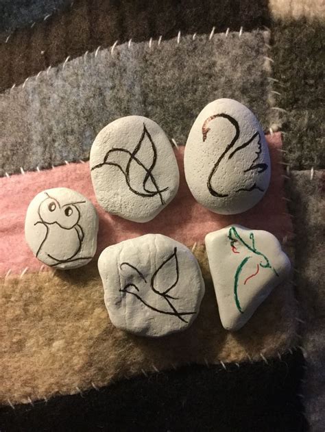 simple line drawings | Rock crafts, Painted rocks, Pebble painting