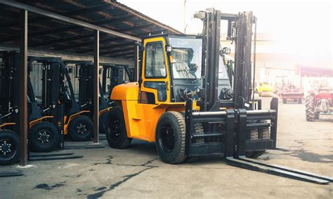 7 Benefits of Choosing an All-Terrain Forklift