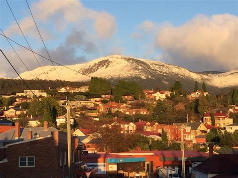 Snow falls on Mt Wellington | news.com.au — Australia’s leading news site