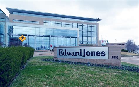 Edwards Jones Surpasses Annual Hiring Target, Unveils New Bonus for Top Brokers - AdvisorHub