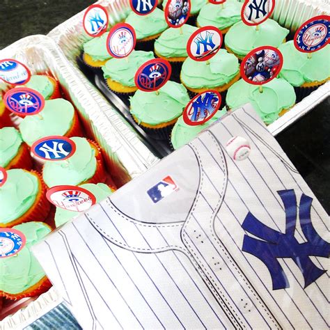 New York Yankees Cupcakes | New York Yankees Cupcake and Par… | Flickr