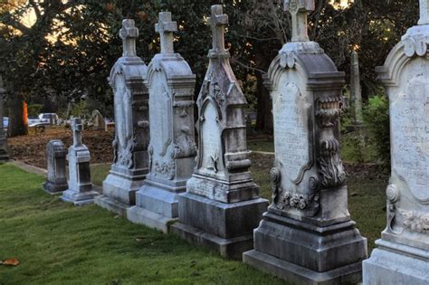 6+ Sensational Reasons To Visit Oakland Cemetery Before You Die