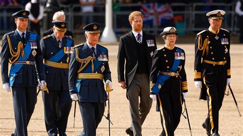 Military uniform or not? What will the Royal family wear at Queen's ...