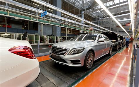 W222 Mercedes-Benz S-Class rolls off production line Produktionsstart für die neue S-Klasse im ...