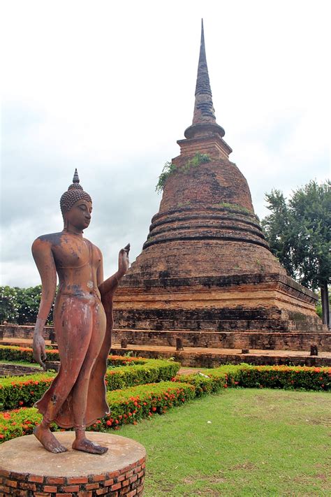 Relishing the Olden Vibe of the Ancient City of Sukhothai - Nomadic ...