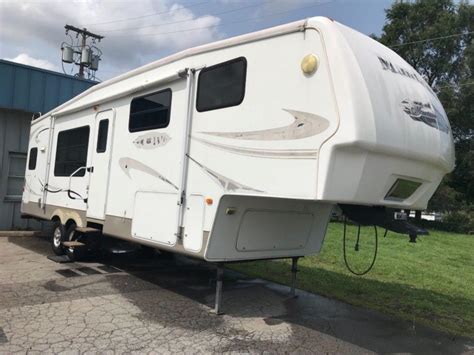 50th Anniversary Edition 2008 Montana Mountaineer camper trailer for sale