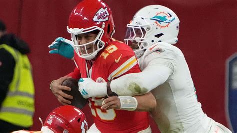 How to watch Dolphins-Chiefs in NFL playoffs on TV, streaming