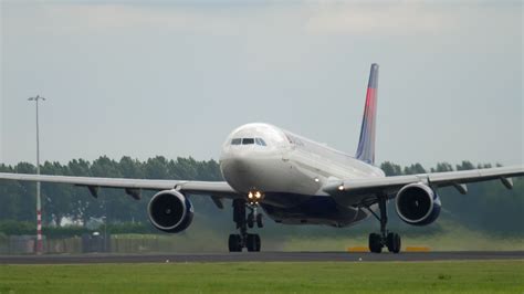 Delta Airlines Airbus 330 departure 7341624 Stock Video at Vecteezy