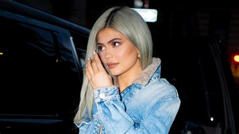 Kylie Jenner Debuts Sky Blue Hair on New Year’s Eve | Allure