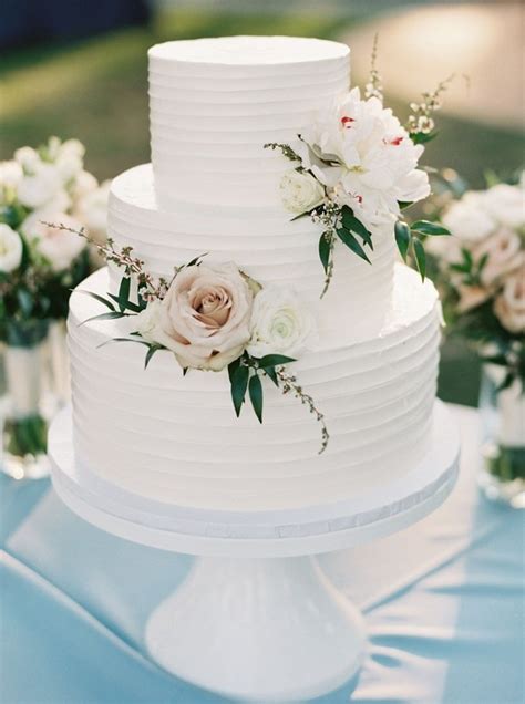 Top 20 Simple Wedding Cakes on Budgets for 2020 | Roses & Rings